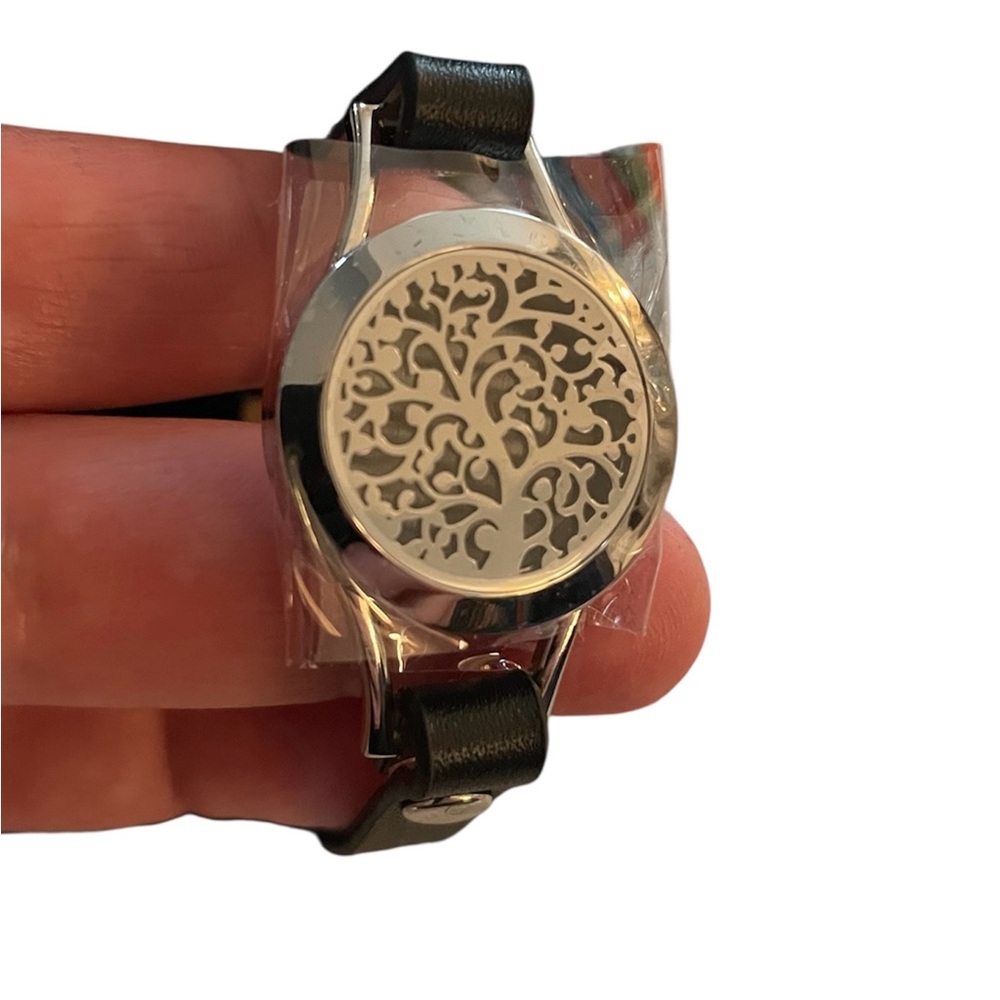 Jack & Rose Black Essential Oils Floral Medallion Bracelet - Picture 5 of 5